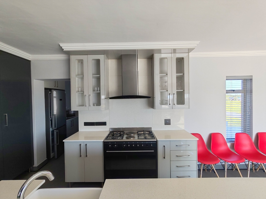 7 Bedroom Property for Sale in Perlemoenbaai Western Cape